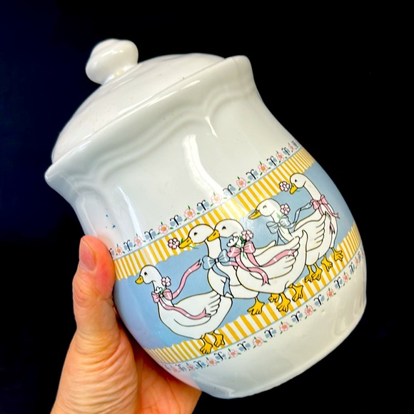 Vintage “Ribbon Geese” the collection ceramic lidded canister by B & D - Picture 5 of 11